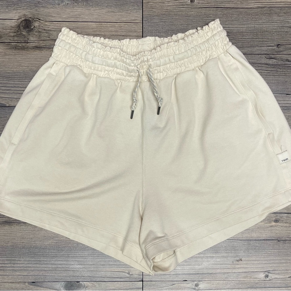 Vuori Cream Athletic Shorts Lightweight Comfort